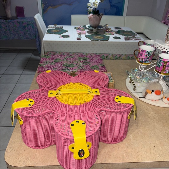 Dolls Kill Handbags - 🌸Daisy shaped picnic basket 🧺 🌸